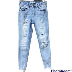 KanCan distressed Estilo  light wash skinny jeans sz 26.